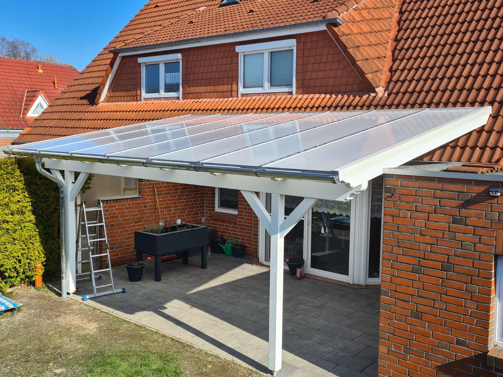 Terrassen&uuml;berdachung mit Licht &ndash; Ansicht 2