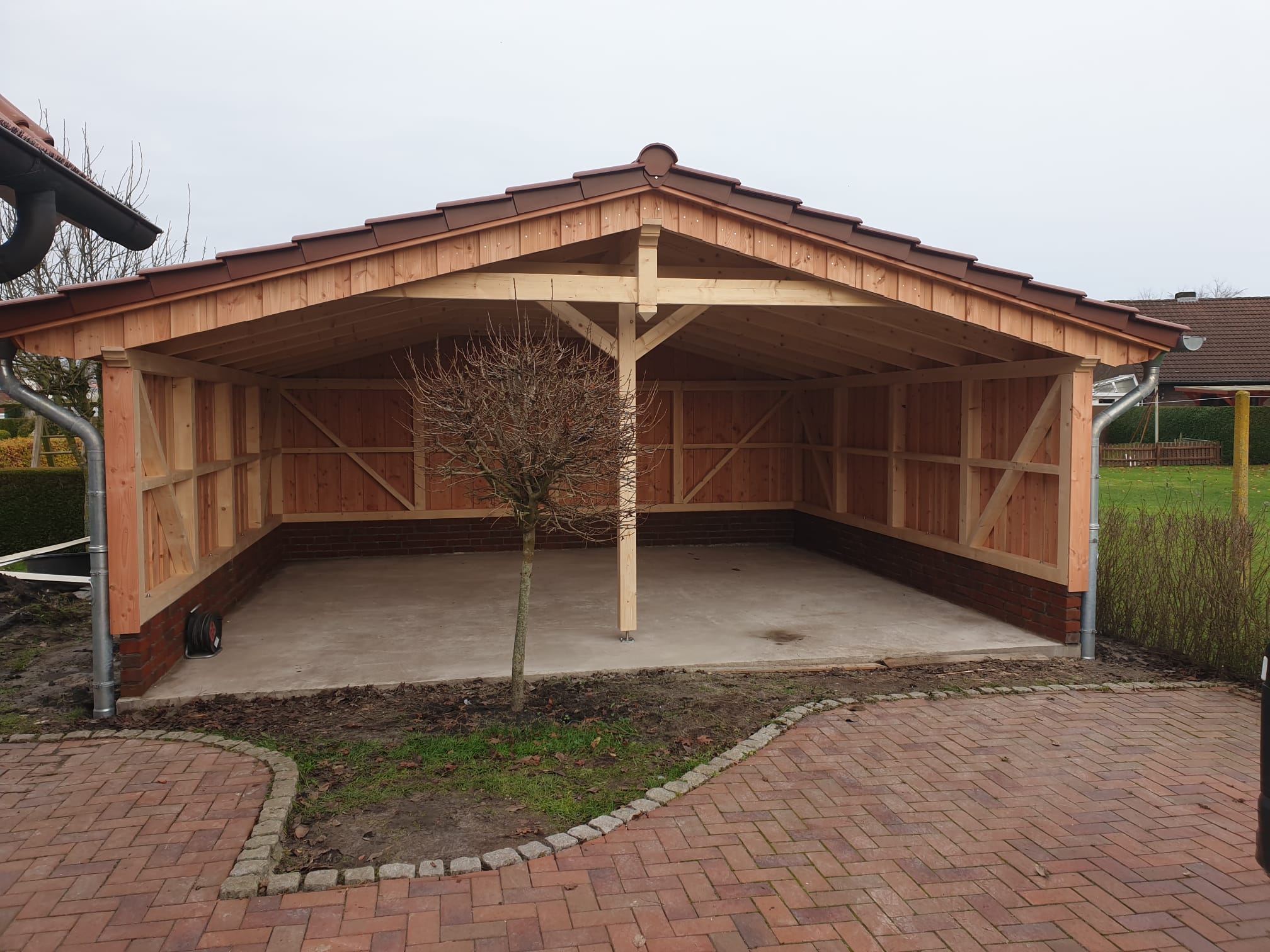 Massiver Holz-Carport &ndash; Ansicht 1