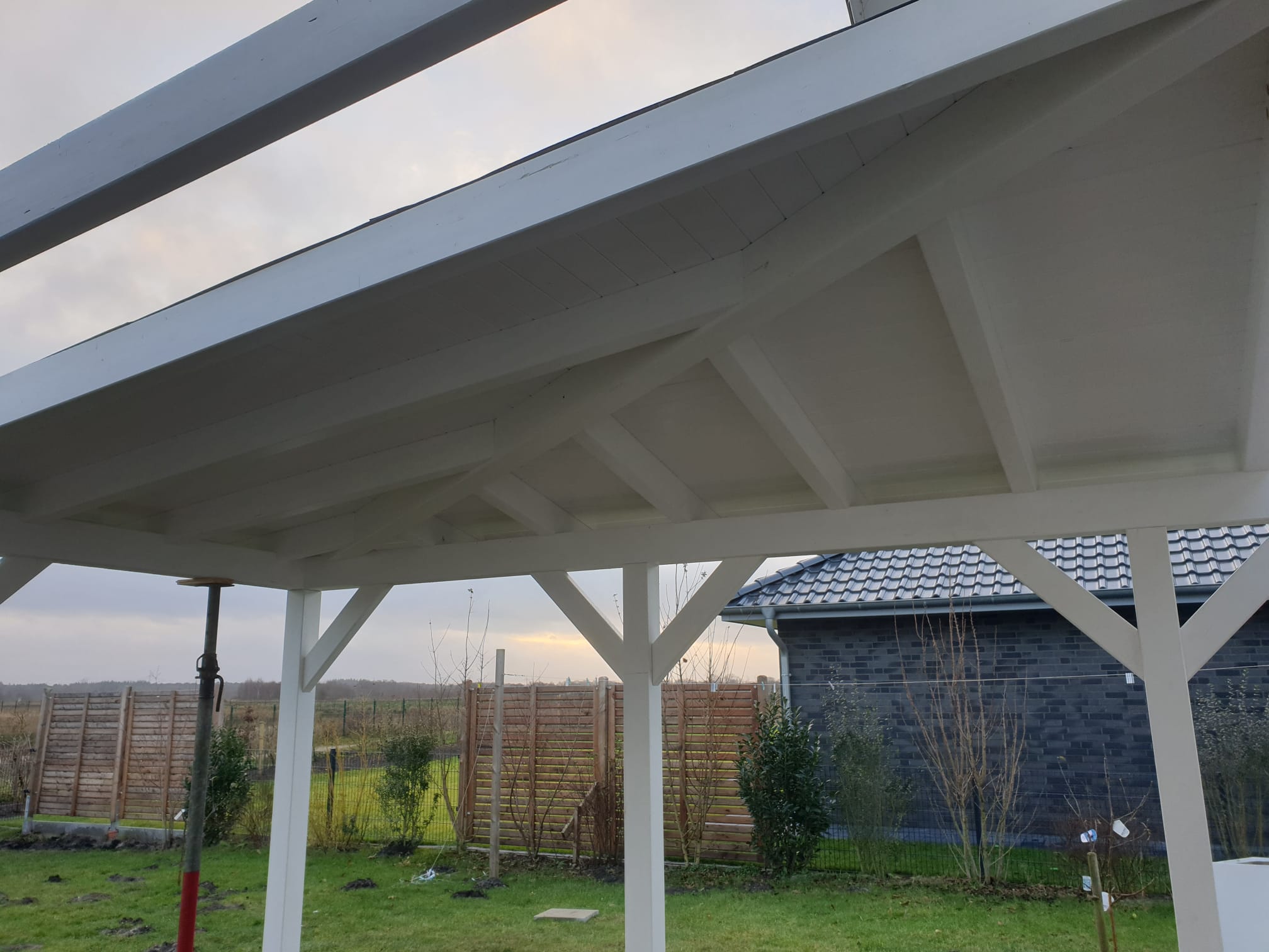 Gro&szlig;e Terrassen&uuml;berdachung &ndash; Ansicht 1