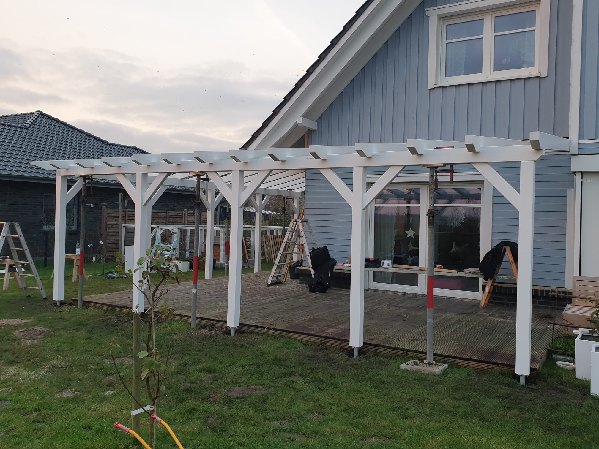 Gro&szlig;e Terrassen&uuml;berdachung &ndash; Ansicht 5